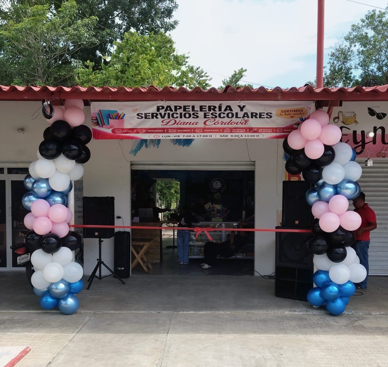 Fachada de la Papelería y Servicios Escolares Diana Córdova en Arroyo Hondo 1ra Sección, Comalcalco, el día de su apertura